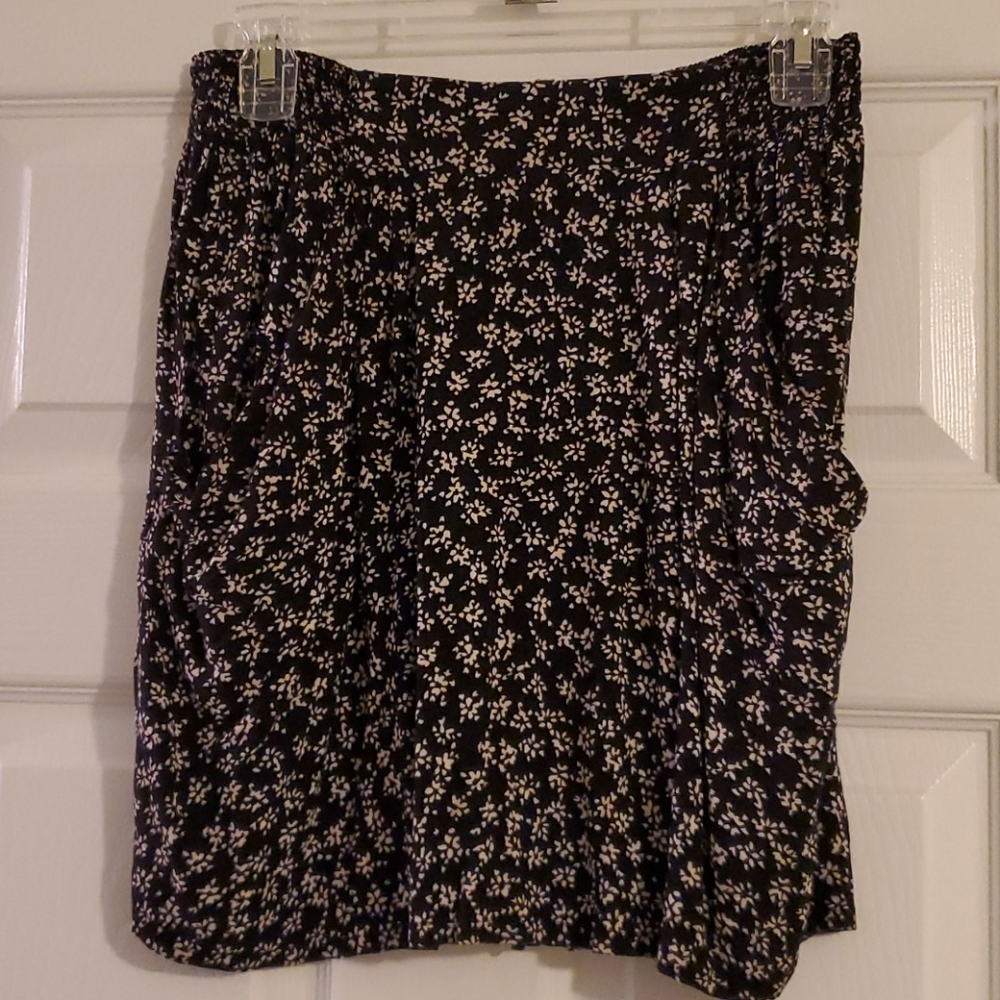 Black flower print skirt